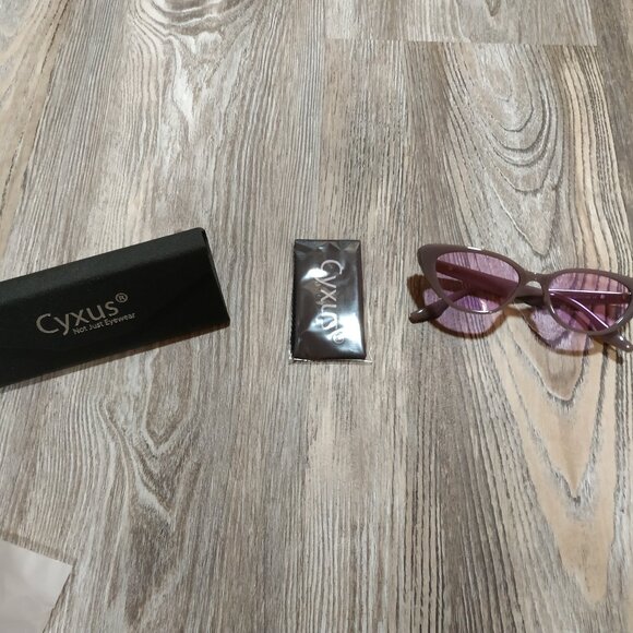 Retro Cat-Eye Sunglasses with Purple Tint - Picture 4 of 5
